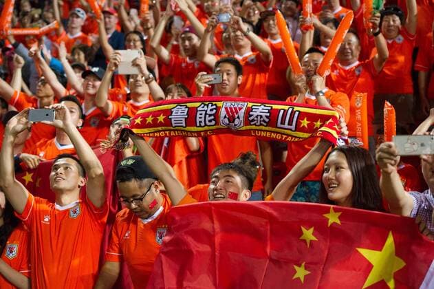 (160209) -- ADELAIDE, Feb. 9, 2016 -- Supporters of Shandong Luneng celebrate after the AFC Champions League play-off match between Shandong Luneng and Adelaide United at Hindmarsh Stadium in Adelaide, Australia, Feb. 9, 2016. Shandong Luneng won 2-1. )(wll) (SP)AUSTRALIA-ADELAIDE-SOCCER-AFC CHAMPIONS LEAGUE BaixXue 