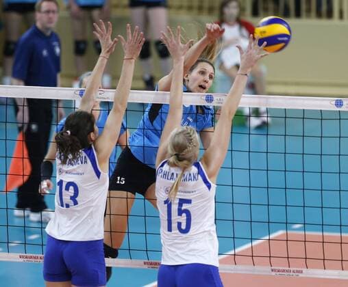 Volleyball - CEV-Pokal Frauen - 09.02.2016, VC WIESBADEN vs. CSM BUKAREST (ROM), MARIYA KARAKASHEVA, LAURA PIHLAJAMÃ KI (CSM), JENNIFER PETTKE (VCW), -