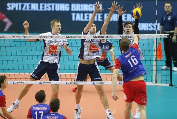 Volleyball - 1. Bundesliga - 07.02.2016, UNITED VOLLEYS RHEINMAIN vs. LVG LÜNEBURG, JANNIK PÖRNER, MICHEL SCHLIEN, NICKOLAS DEL BIANCO (LVG), CHRISTIAN DÜNNES (UNITED), -