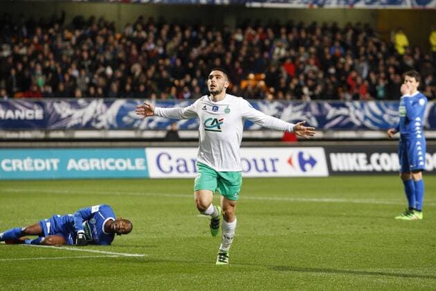 Fußball, Coupe de France, ESTAC Troyes - AS St. Etienne joie Neal Maupay (Saint Etienne) et deception Anele Calvin Ngcongca (Troyes) FOOTBALL : ES Troyes AC vs AS St. Etienne - Coupe de France - 10 02 2016 - GwendolineLeGoffx 