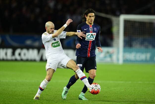 Fußball, Coupe de France, Paris St. Germain - Olympique Lyon Christophe Jallet ( Lyon ) - Edinson Cavani ( PSG ) FOOTBALL : Paris Saint Germain vs Olympique Lyonnais - Coupe de France - Paris - 10 02 2016 FedericoPestellinix 