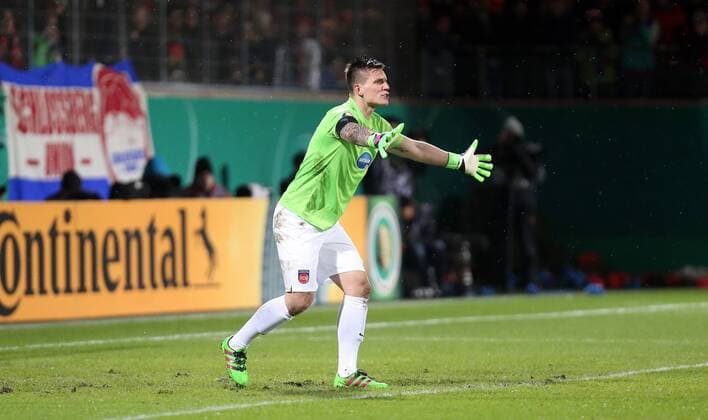 1. FC Heidenheim - Hertha BSC Berlin Deutschland, Heidenheim, 10.02.2016, Fussball, DFB-Pokal, Saison 2015 2016, Viertelfinale, 1. FC Heidenheim - Hertha BSC Berlin (2:3): Kevin Müller (1. FC Heidenheim).