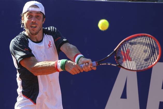 Italian tennis player Paolo Lorenzi returns the ball to Spanish Rafael Nadal during the ATP Tennis Herren Buenos Aires quarter-final match in Argentina, 12 February 2016. EFE David Fernandez PAOLO LORENZI VS RAFAEL NADAL !ACHTUNG: NUR REDAKTIONELLE NUTZUNG!  BAS19 20160212-635909123152360177