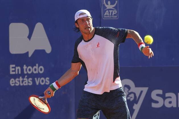Italian tennis player Paolo Lorenzi returns the ball to Spanish Rafael Nadal during the ATP Tennis Herren Buenos Aires quarter-final match in Argentina, 12 February 2016. EFE David Fernandez PAOLO LORENZI VS RAFAEL NADAL !ACHTUNG: NUR REDAKTIONELLE NUTZUNG!  BAS20 20160212-635909123776360177