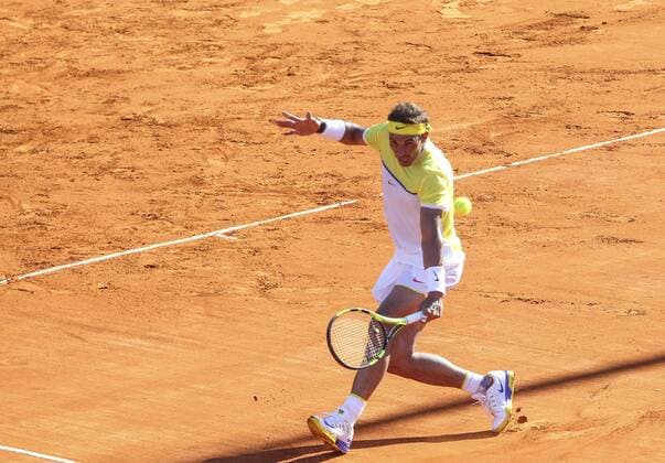 Spanish tennis player Rafael Nadal in action against Italian Paolo Lorenzi during the ATP Tennis Herren Buenos Aires quarter-final match in Argentina, 12 February 2016. EFE David Fernandez PAOLO LORENZI VS RAFAEL NADAL !ACHTUNG: NUR REDAKTIONELLE NUTZUNG!  BAS22 20160212-635909124548872177