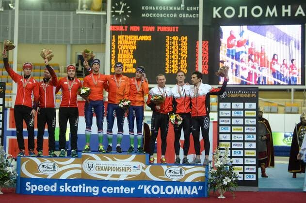 Silver medalists Havard Bokko, Simen Spieler Nilsen and Sverre Lunde Pedersen of Norway, gold medalists Jan Blokhuijsen, Douwe De Vries and Arjan Stroetinga of the Netherlands, bronze medalists Jordan Belchosm Ted-Jan Blomen and Benjamin Dennelly of Canada (L to R) pose during the awarding ceremony for men team pursuit competition at 2016 ISU World Single Distances Championships in Kolomna, Russia, on Feb. 12, 2016. ) (SP)RUSSIA-KOLOMNA Speed skating Eisschnelllauf SINGLE DISTANCE WORLD CHAMPIONSHIPS-DAY 2 PavelxBednyakov 
