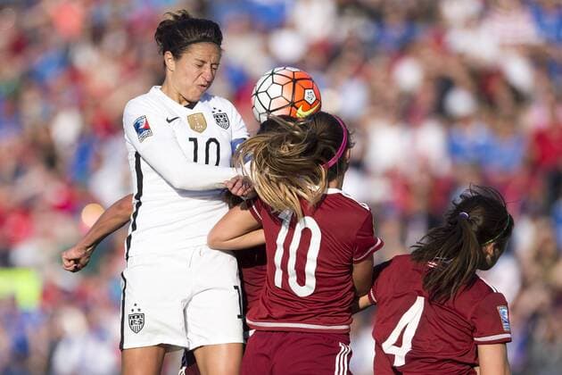 Fußball, Damen Olympia Qualifikation, USA - Mexiko February 13, 2016: United States midfielder Carli Lloyd (10) battles Mexico forward Katlyn Johnson (10) to head the ball into the net during the match between the United States and Mexico during the CONCACAF 2016 Olympic Qualifying Championship at Toyota Stadium, in Frisco, Texas. The United States defeated Mexico 1-0. Soccer 2016: United States vs Mexico FEB 13 - ZUMAc04_