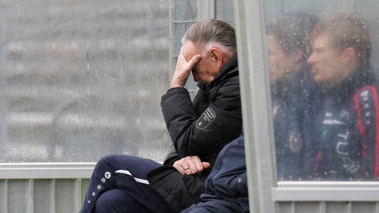 Bernd Schröder (Bernd Schroeder, Trainer, Potsdam), enttäuscht schauend, Enttäuschung, Frustration, disappointed, pessimistisch, Fussball, Allianz Frauen-Bundesliga, SC Freiburg - 1. FFC Turbine Potsdam, xozx