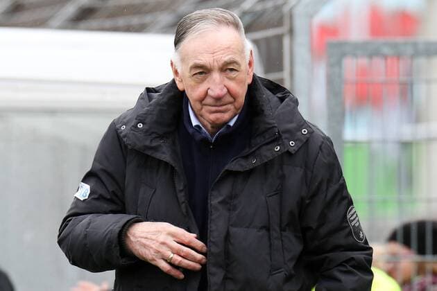 Bernd Schröder (Bernd Schroeder, Trainer, Potsdam) lächelt gequält, Fussball, Allianz Frauen-Bundesliga, SC Freiburg - 1. FFC Turbine Potsdam, xozx