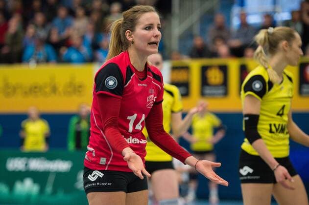 14.02.2016, Halle Berg Fidel, Muenster Volleyball, Bundesliga Frauen, USC Münster Muenster vs. VC Wiesbaden Linda Dörendahl Doerendahl ( 14 Muenster) enttäuscht enttaeuscht traurig