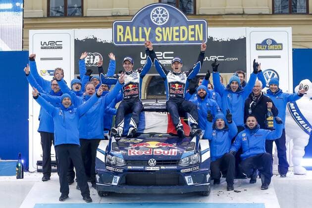 Motorsport, WRC, Rallye Schweden, Siegerehrung 160214 Sebastien Ogier med kartläsare Julien Ingrassia, Volkswagen Motorsport, Volkswagen Polo WRC Motorsport Rallye WM jublar vid prisutdelningen under Rally Sweden den 14 februari 2016 i Karlstad.  Copyright: ANNA-LENAxBERGQVIST BB160214BB463