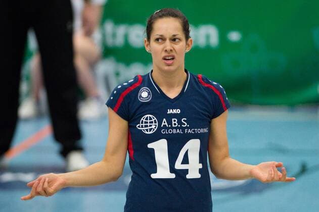 14.02.2016, Halle Berg Fidel, Muenster Volleyball, Bundesliga Frauen, USC Münster Muenster vs. VC Wiesbaden Iveta Halbichova ( 14 Wiesbaden) enttäuscht enttaeuscht traurig
