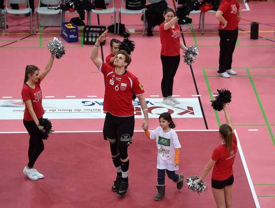 Volleyball Saison 2015 2016 14.02.2016 1. Volleyball Bundesliga TV Rottenburg - SWD powervolleys Dueren Einlauf, Friederich Nagel (TV Rottenburg,mitte) 