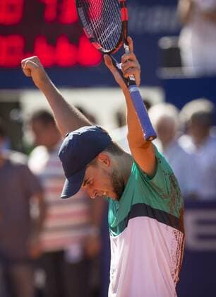 Austrian tennis player Dominic Thiem celebrates victory after the final of the ATP Tennis Herren Argentina Open against Spain s Nicolas Almagro in Buenos Aires, capital of Argentina, on Feb. 14, 2016. Dominic Thiem won 2-1 to claim the title. Martin Zabala) (vf) (ah) (SP)ARGENTINA-BUENOS AIRES-TENNIS-OPEN e MARTINxZABALA 