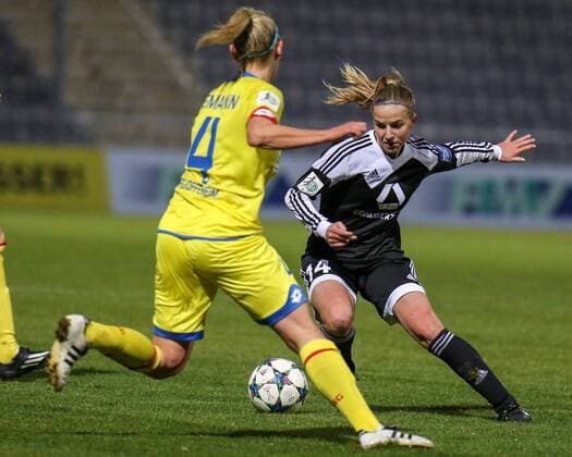 v.li.: Kristin Demann (Hoffenheim, 4), Jackie Groenen (Frankfurt, 14), Fussball, Allianz Frauen-Bundesliga, 1. FFC Frankfurt - TSG 1899 Hoffenheim, xozx