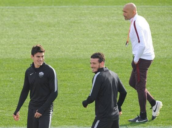 FuÃŸball, Champions League, AS Rom Training 16.02.2016. Rome, Italy. Roma team practise ahead of their UEFA Champions League game versus Real Madrid on Feb 17th in Rome. The coach of A.S. Roma Luciano Spalletti and Diego Perotti and Alessandro Florenzi xActivax  ActionPlus11708290
