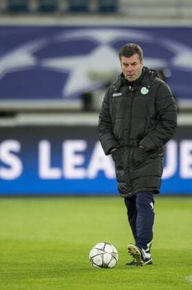Fußball, Champions League, VfL Wolfsburg Training Wolfsburg s head coach Dieter Hecking a training session of German soccer club VfL Wolfsburg, Tuesday 16 February 2016 in Gent. Wolfsburg is preparing for the first leg of the 1 8 finals of the UEFA Champions League competition against Belgian team KAA Gent tomorrow. JASPERxJACOBS  x04794186x