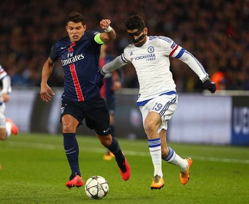 Fußball, Champions League, Paris St. Germain - FC Chelsea Diego Costa of Chelsea battles Thiago Silva of PSG - UEFA Champions League - PSG vs Chelsea - Parc des Princes - Paris - 16 02 2016 Pic Philip Oldham SportImage EDITORIAL USE ONLY. No use with unauthorised audio, video, data, fixture lists, club league logos or live services. Online in-match use limited to 120 images, no video emulation. No use in betting, games or single club league player publications.