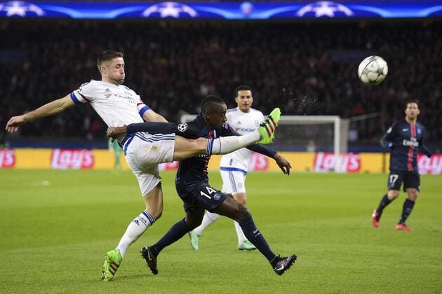 Fußball, Champions League, Paris St. Germain - FC Chelsea Blaise Matuidi (PSG) vs Gary Cahill (Chelsea) FOOTBALL : Paris St. Germain - Chelsea FC London - Champions League - Paris - 16 02 2016 JBAutissierx 