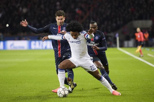 Fußball, Champions League, Paris St. Germain - FC Chelsea Willian (Chelsea) vs Thiago Motta (PSG) FOOTBALL : Paris St. Germain - Chelsea FC London - Champions League - Paris - 16 02 2016 JBAutissierx 