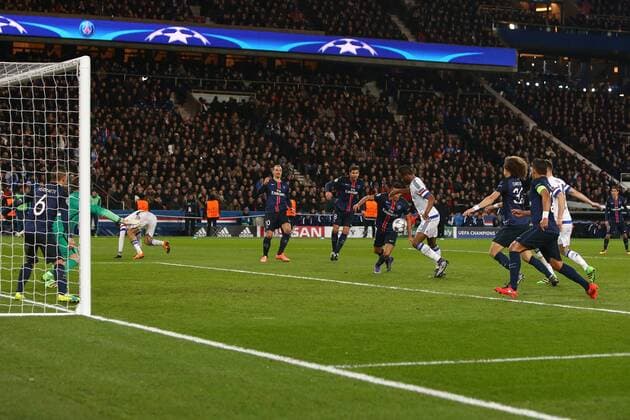 Fußball, Champions League, Paris St. Germain - FC Chelsea John Obi Mikel of Chelsea scores his sides first goal - UEFA Champions League - PSG vs Chelsea - Parc des Princes - Paris - 16 02 2016 Pic Philip Oldham SportImage EDITORIAL USE ONLY. No use with unauthorised audio, video, data, fixture lists, club league logos or live services. Online in-match use limited to 120 images, no video emulation. No use in betting, games or single club league player publications.