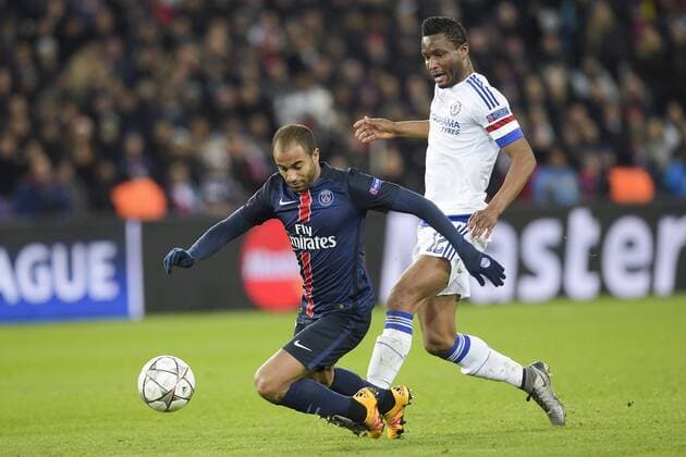 Fußball, Champions League, Paris St. Germain - FC Chelsea Lucas Moura (PSG) vs John Obi Mikel (Chelsea) FOOTBALL : Paris St. Germain - Chelsea FC London - Champions League - Paris - 16 02 2016 JBAutissierx 