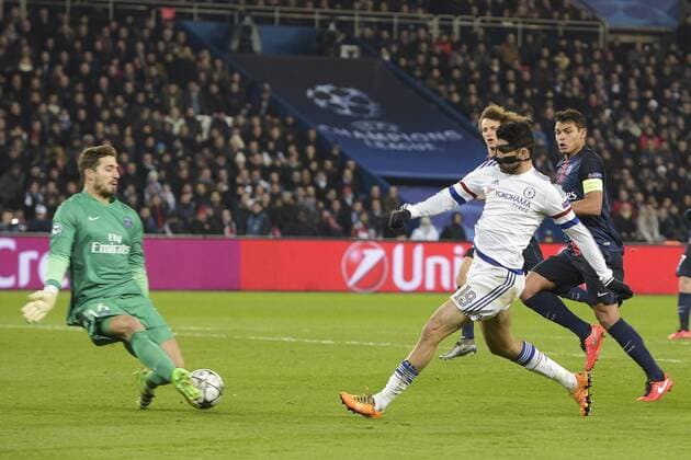Fußball, Champions League, Paris St. Germain - FC Chelsea TRAPP Kevin (PSG) vs Diego Costa (Chelsea) - Fussball, Champions League, Paris Saint Germain PSG vs. FC Chelsea - 16 02 2016 JBAutissier Panoramic 
