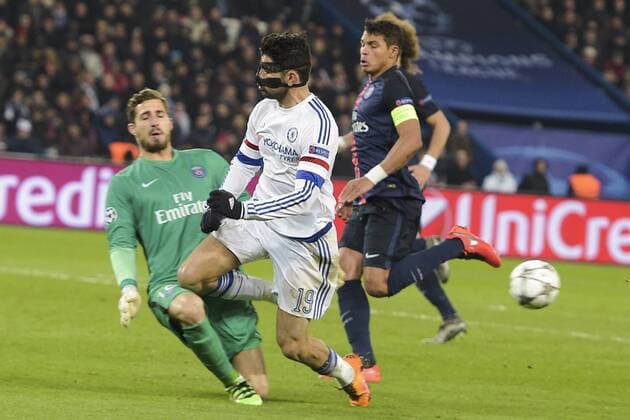 TRAPP Kevin (PSG) vs Diego Costa (Chelsea) - Fussball, Champions League, Paris Saint Germain PSG vs. FC Chelsea - 16 02 2016 JBAutissier Panoramic 