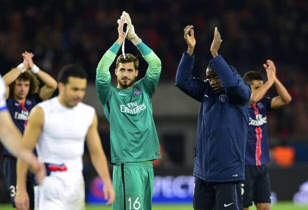 Kevin Trapp ( PSG ) - Blaise Matuidi ( PSG ) - Fussball, Champions League, Paris Saint Germain PSG vs. FC Chelsea - 16 02 2016 FedericoPestellini Panoramic 
