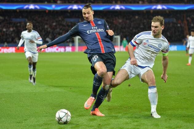 ZLATAN IBRAHIMOVIC (psg) - BRANISLAV IVANOVIC (che) - Fussball, Champions League, Paris Saint Germain PSG vs. FC Chelsea - 16 02 2016 AnthonyBIBARD FEP Panoramic 