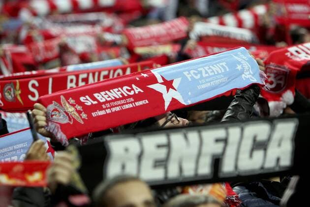 Fußball, Champions League, Benfica Lissabon - FC Zenit St Petersburg Feb 16, 2016 - Lisbon, Portugal - Benfica s supporters before the UEFA Champions League round of 16 football match between SL Benfica and FC Zenith at the Luz stadium in Lisbon. Soccer 2016 - Benfica 1-0 Zenit  - ZUMA