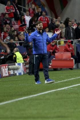 Fußball, Champions League, Benfica Lissabon - FC Zenit St Petersburg Feb 16, 2016 - Lisbon, Portugal - Zenit s midfielder Danny vies with Benfica s midfielder Andreas Samaris during the UEFA Champions League round of 16 football match between SL Benfica and FC Zenith at the Luz stadium in Lisbon. Soccer 2016 - Benfica 1-0 Zenit  - ZUMA