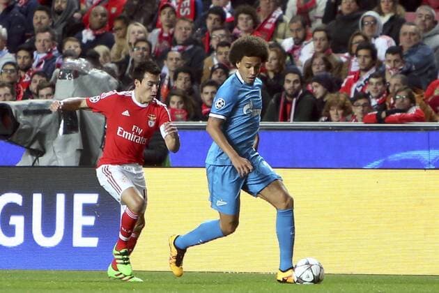 Fußball, Champions League, Benfica Lissabon - FC Zenit St Petersburg Feb 16, 2016 - Lisbon, Portugal - Zenit s midfielder Danny vies with Benfica s midfielder Andreas Samaris during the UEFA Champions League round of 16 football match between SL Benfica and FC Zenith at the Luz stadium in Lisbon. Soccer 2016 - Benfica 1-0 Zenit  - ZUMA