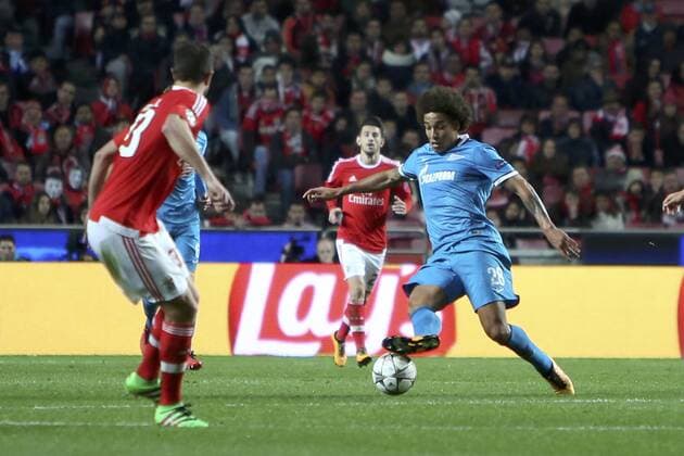 Fußball, Champions League, Benfica Lissabon - FC Zenit St Petersburg Feb 16, 2016 - Lisbon, Portugal - Zenit s midfielder Axel Witsel in action during the UEFA Champions League round of 16 football match between SL Benfica and FC Zenith at the Luz stadium in Lisbon. Soccer 2016 - Benfica 1-0 Zenit  - ZUMA