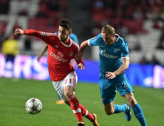Benfica s Pizzi (L) vies with Zenit s Aleksandr Anyukov during the first leg of round 16 of the Eurpean Champions League soccer match SL Benfica vs FC Zenit at the Luz stadium in Lisbon on Feb. 16, 2016. Benfica won 1-0. ) (SP)PORTUGAL-LISBON-SOCCER-UEFA CHAMPIONS LEAGUE-BENFICA VS ZENIT ZhangxLiyun 