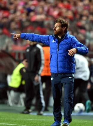 Zenit s coach Andre Villas-Boas gestures during the first leg of round 16 of the Eurpean Champions League soccer match SL Benfica vs FC Zenit at the Luz stadium in Lisbon on Feb. 16, 2016. Benfica won 1-0. ) (SP)PORTUGAL-LISBON-SOCCER-UEFA CHAMPIONS LEAGUE-BENFICA VS ZENIT ZhangxLiyun 
