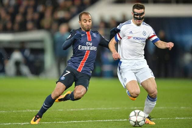 LUCAS MOURA (psg) - Cesar Azpilicueta (che) - Fussball, Champions League, Paris Saint Germain PSG vs. FC Chelsea - 16 02 2016 AnthonyBIBARD FEP Panoramic 