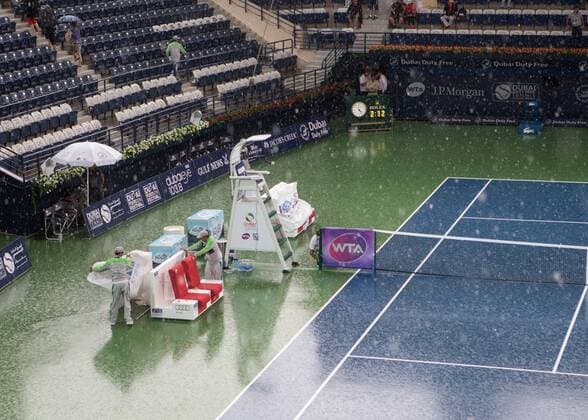Tennis, WTA-Turnier in Dubai, Regenunterbrechung Dubai Tennis Feature 2016,Hagel und Regensturm,Feature, Tennis - Dubai Tennis Championships 2016 - WTA Tennis Damen - Dubai Duty Free Tennis Stadium - Dubai - - United Arab Emirates - 17 February 2016.