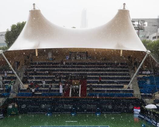 Tennis, WTA-Turnier in Dubai, Regenunterbrechung Dubai Tennis Feature 2016,Hagel und Regensturm,Feature, Tennis - Dubai Tennis Championships 2016 - WTA Tennis Damen - Dubai Duty Free Tennis Stadium - Dubai - - United Arab Emirates - 17 February 2016.