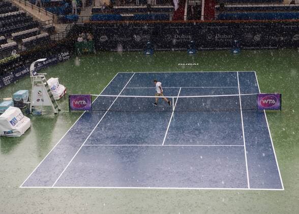 Tennis, WTA-Turnier in Dubai, Regenunterbrechung Dubai Tennis Feature 2016, Hagel und Regensturm,Feature, Tennis - Dubai Tennis Championships 2016 - WTA Tennis Damen - Dubai Duty Free Tennis Stadium - Dubai - - United Arab Emirates - 17 February 2016.