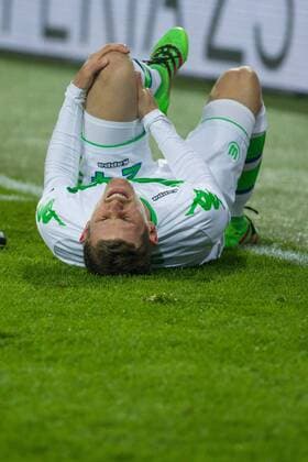 Gent Sebastian Jung (VfL Wolfsburg 24) am Boden beim Champions-League Achtelfinal Hinspiel zwischen KAA Gent und dem VfL Wolfsburg am 17.02.2016, Copyright: Schueler Eibner-Pressefoto EP_JSE