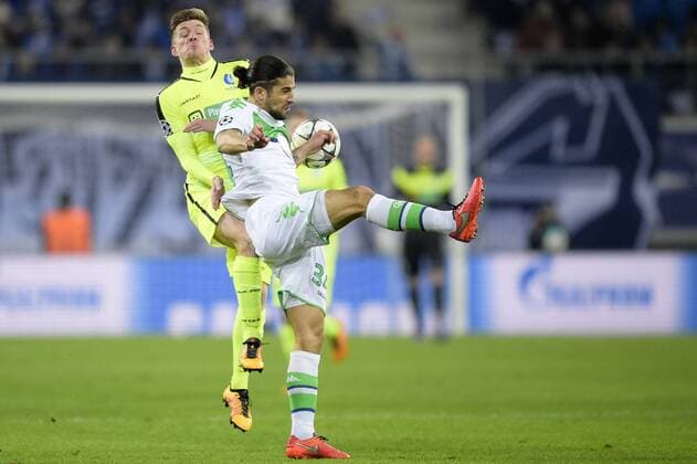Gent s Thomas Foket and Wolfsburg s Ricardo Rodriguez fight for the ball during a game between Belgian KAA Gent and German VfL Wolfsburg, a first leg of the 1 8 finals of the UEFA Champions League competition, in Gent, Wednesday 17 February 2016. YORICKxJANSENS  x04794774x