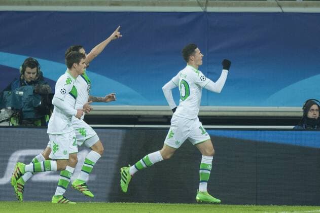 Wolfsburg s Julian Draxler celebrate after scoring during a game between Belgian KAA Gent and German VfL Wolfsburg, a first leg of the 1 8 finals of the UEFA Champions League competition, in Gent, Wednesday 17 February 2016. JASPERxJACOBS  x04794805x