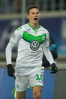 Gent Julian Draxler (VfL Wolfsburg 10) beim Torjubel nach dem Treffer zum 1:0 beim Champions-League Achtelfinal Hinspiel zwischen KAA Gent und dem VfL Wolfsburg am 17.02.2016, Copyright: Schueler Eibner-Pressefoto EP_JSE