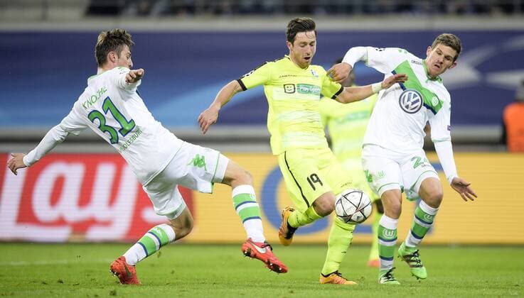 Wolfsburg s Robin Knoche, Gent s Brecht Dejaegere and Wolfsburg s Sebastian Jung fight for the ball during a game between Belgian KAA Gent and German VfL Wolfsburg, a first leg of the 1 8 finals of the UEFA Champions League competition, in Gent, Wednesday 17 February 2016. YORICKxJANSENS  x04794851x