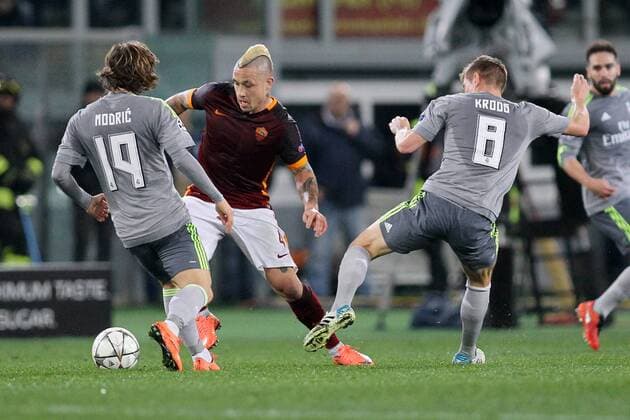 Fußball, Champions League, AS Rom - Real Madrid Toni Kroos Real Madrid, Radja Nainggolan AS Roma, Luka Modric Real Madrid Rom 17 02 2016 - Champions League 2015 2016 AS Rom-Real Madrid lucaxpagliaricci
