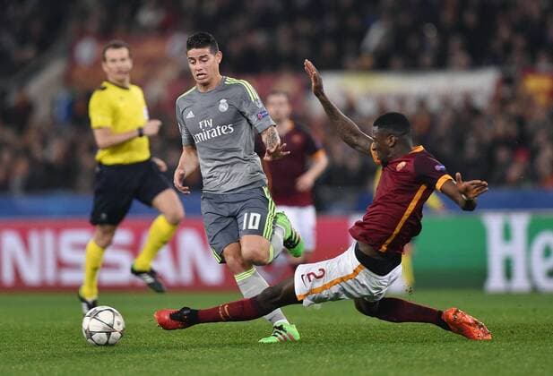 Bilder des Tages - SPORT FUSSBALL CHAMPIONS LEAGUE SAISON 2015 2016 ACHTELFINAL HINSPIEL AS Rom - Real Madrid 17.02.2016 James Rodriguez (li, Real Madrid) gegen Antonio Rüdiger (re, AS Rom) 