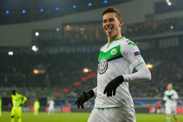 Gent Julian Draxler (VfL Wolfsburg 10) beim Torjubel nach dem Treffer zum 2:0 beim Champions-League Achtelfinal Hinspiel zwischen KAA Gent und dem VfL Wolfsburg am 17.02.2016, Copyright: Schueler Eibner-Pressefoto EP_JSE
