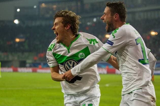 Gent Max Kruse (VfL Wolfsburg 11) beim Torjubel nach dem Treffer zum 3:0 mit Christian Traesch (VfL Wolfsburg 15) beim Champions-League Achtelfinal Hinspiel zwischen KAA Gent und dem VfL Wolfsburg am 17.02.2016, Copyright: Schueler Eibner-Pressefoto EP_JSE