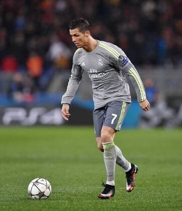 FUSSBALL CHAMPIONS LEAGUE SAISON 2015 2016 ACHTELFINAL HINSPIEL AS Rom - Real Madrid 17.02.2016 Cristiano Ronaldo (Real Madrid) am Ball 